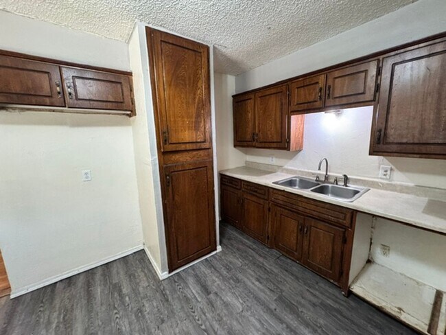 Building Photo - 6408 S Lindsay Ave