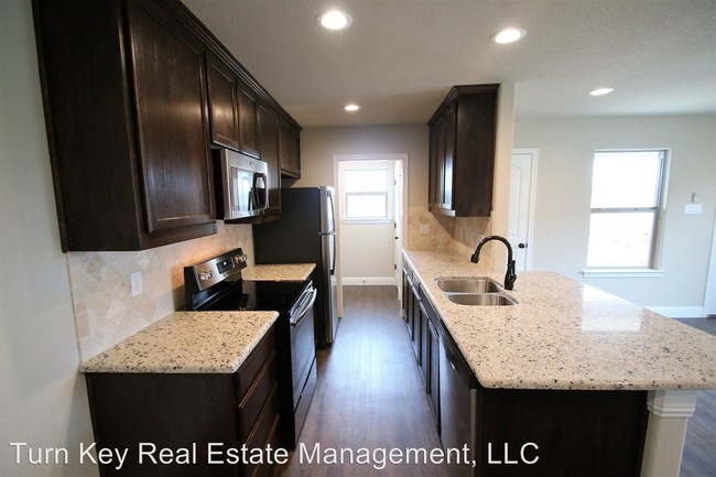 Building Photo - 130-132 Crossbow Ct