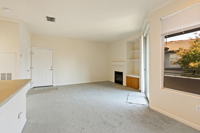 Foto del edificio - 5201 Laguna Oaks Dr