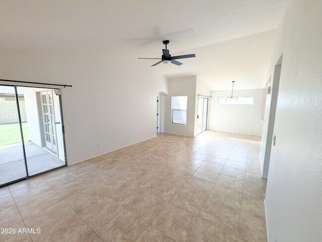 Foto del edificio - 11807 N 76th Ave