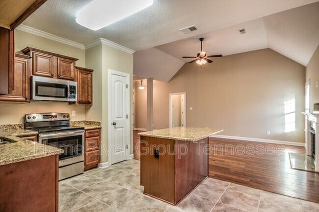 Building Photo - 7957 Country Lake Dr