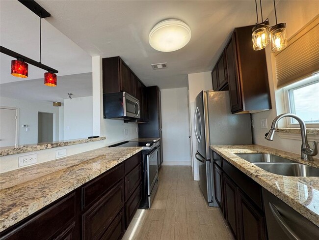 Building Photo - 500 Tiki Dr