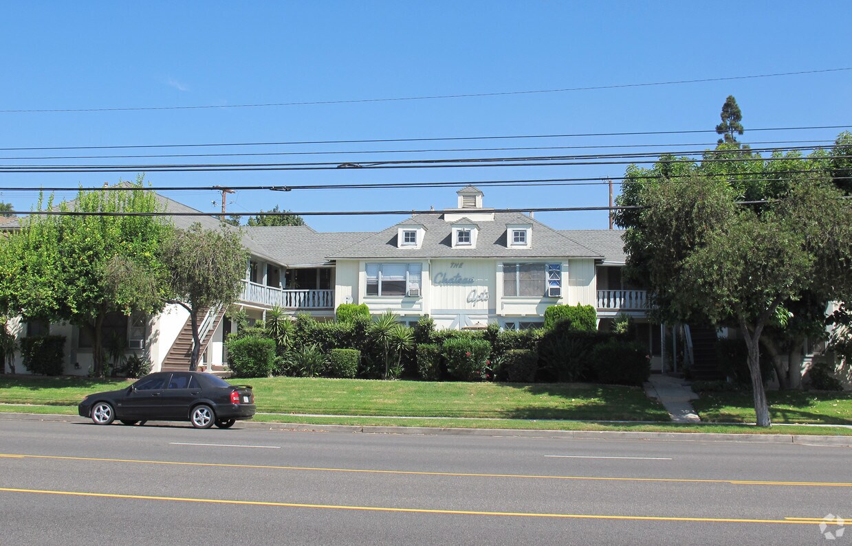 Building Photo - The Chateau Apartments