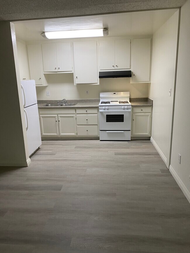 Updated kitchen with appliances - 1835 S Van Ness Ave