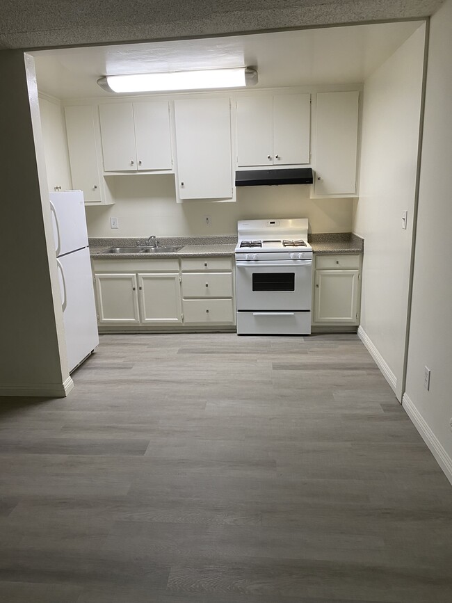 Updated kitchen with appliances - 1835 S Van Ness Ave