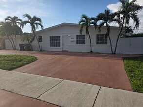 Building Photo - 9915 SW 87th St