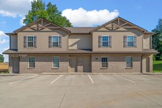 Building Photo - 161 Center Pointe Dr