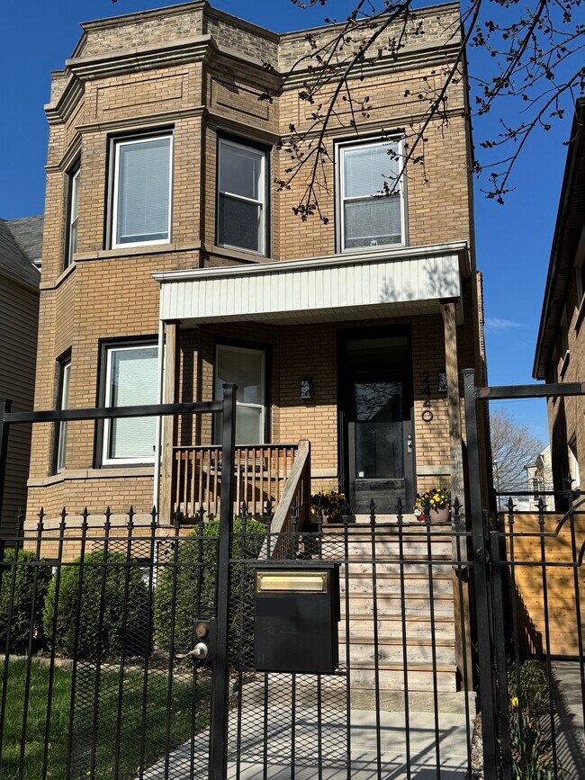 Foto del edificio - 2440 N Saint Louis Ave