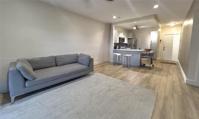 Foto del edificio - 1600 NE 114th St