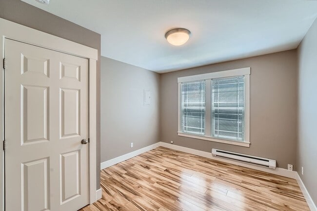 Building Photo - Amazing 3bed/1bath Fourplex with Backyard!
