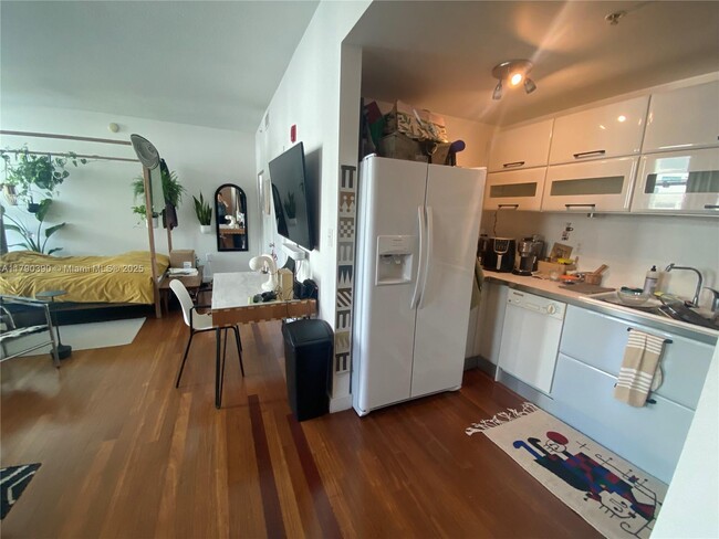 Foto del edificio - 6580 Indian Creek Dr