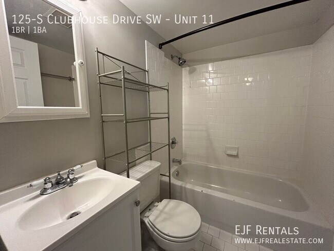 Foto del edificio - 125 Clubhouse Dr SW