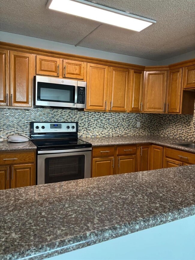 Foto del edificio - 14830 Naranja Lakes Blvd