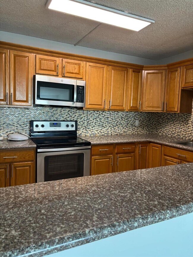 Building Photo - 14830 Naranja Lakes Blvd