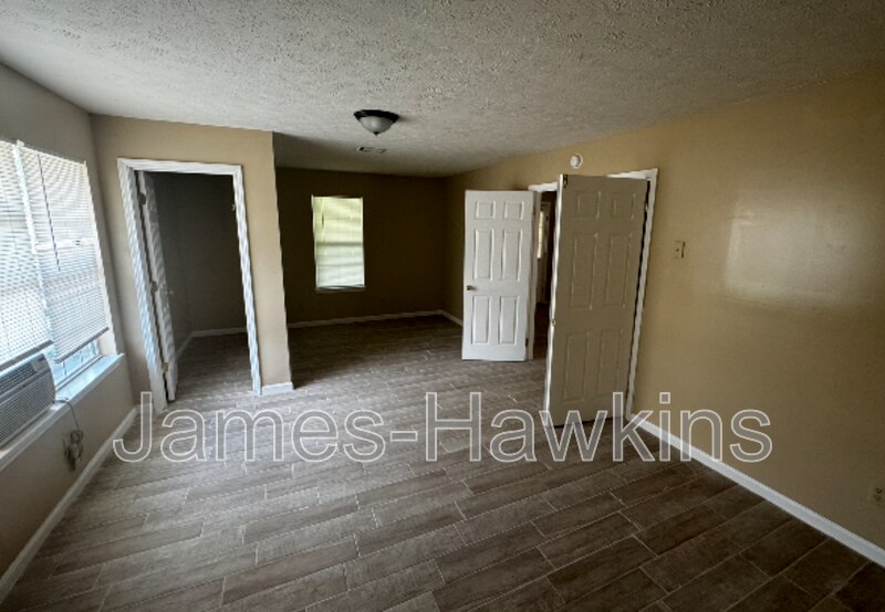 Foto del edificio - 940 Pebblebrook Dr