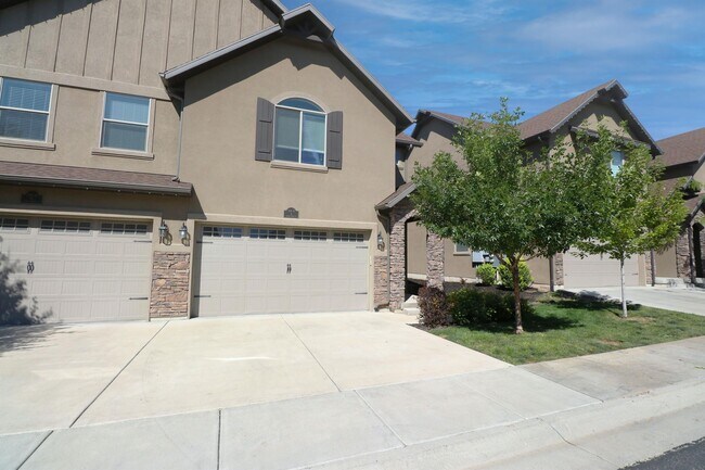 Foto del edificio - 3310 Birch Creek Rd