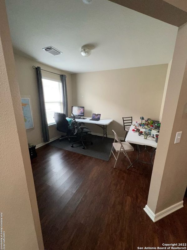 Foto del edificio - 4010 Canyon Pkwy