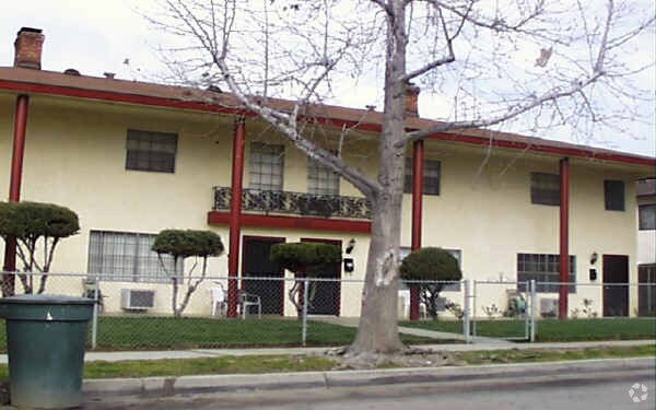 Building Photo - 951 N Sacramento Ave