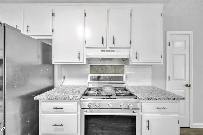 Foto del edificio - 608 Wood Ridge Dr