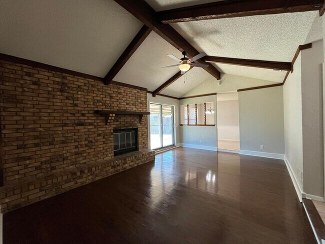 Foto del edificio - 5417 Pebblestone Dr