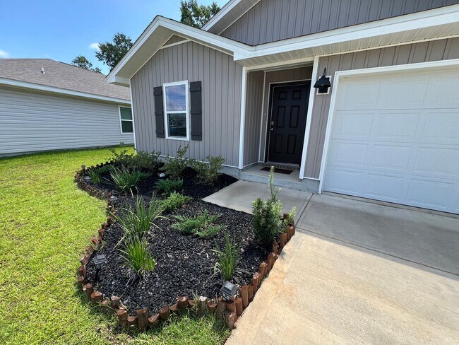 Building Photo - Beautiful, Pace 3/2 Home  with Playgrounds...