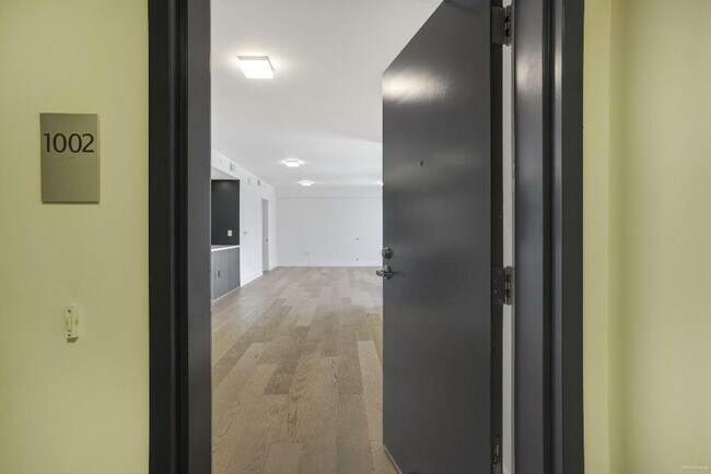 Building Photo - 1080 Sutter St