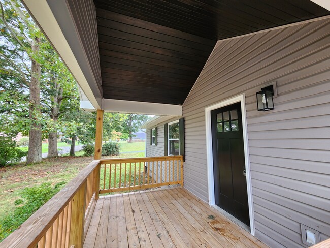 Front Porch - 919 Highland Dr