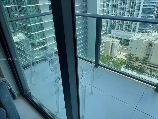 Foto del edificio - 501 NE 31st St