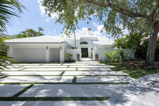 Building Photo - 215 Island Dr