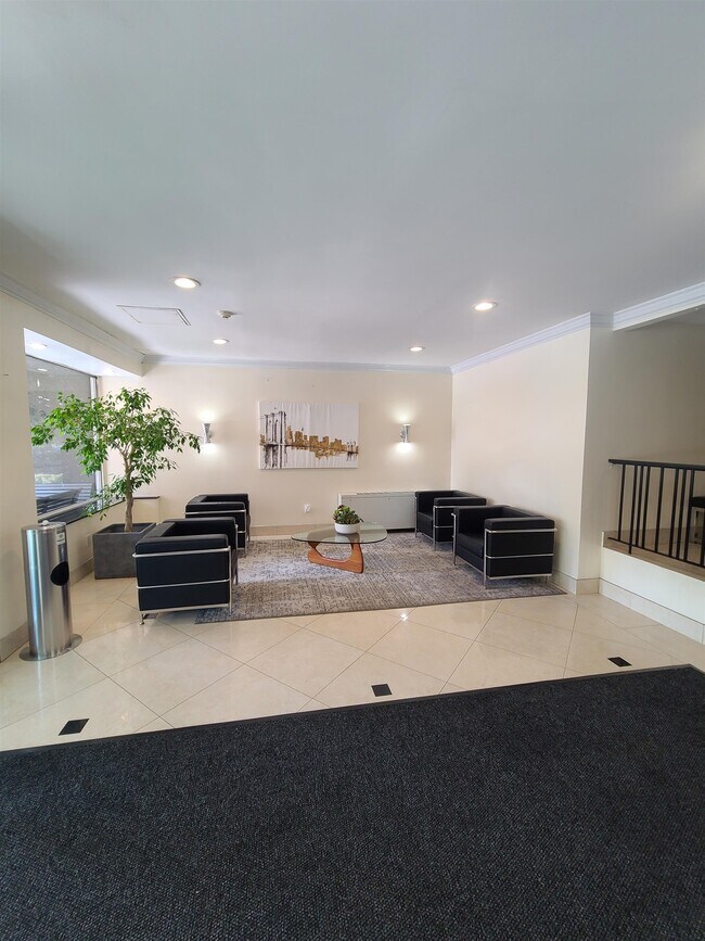 Foto del edificio - 7100 Boulevard E