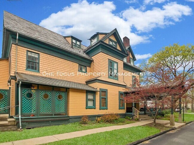 Building Photo - Huge 1BR/1BA - $650/Month