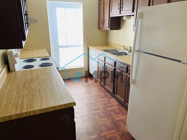 Foto del edificio - 24 Briarwood Cir