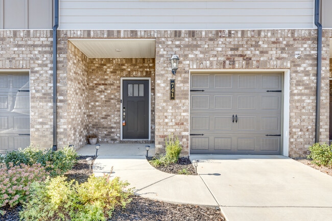 Building Photo - 725 Pr Vw Dr