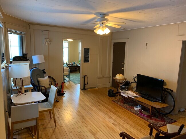 Foto del edificio - 114 S Blair St