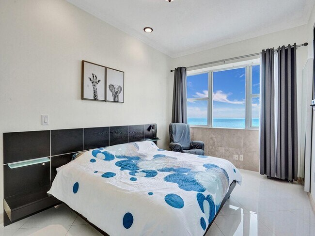 Foto del edificio - 3180 S Ocean Dr