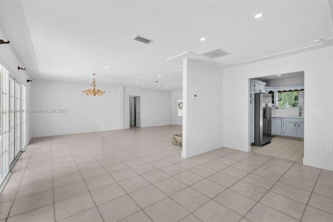 Building Photo - 1525 Trevino Ave