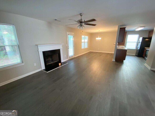 Foto del edificio - 701 Walnut Woods Dr