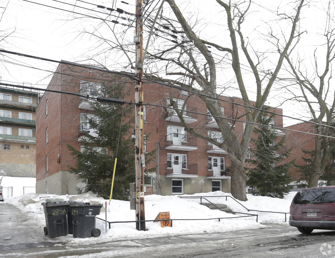 Primary Photo - 2810 Av Barclay