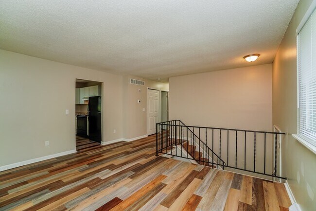 Building Photo - Charming 4 Bedroom Home