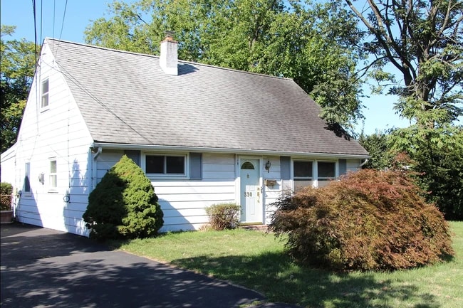 Building Photo - 330 Eaton Ave
