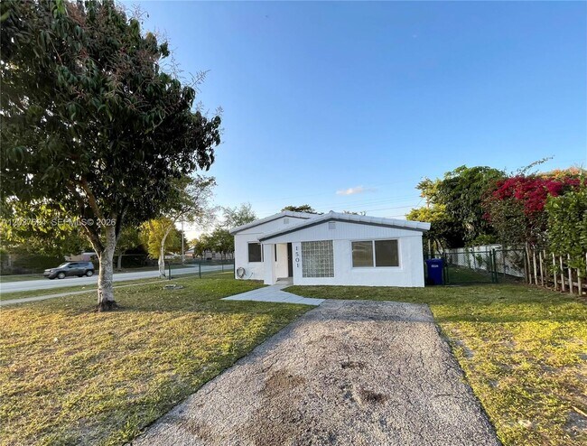 Foto del edificio - 1501 NE 173rd St