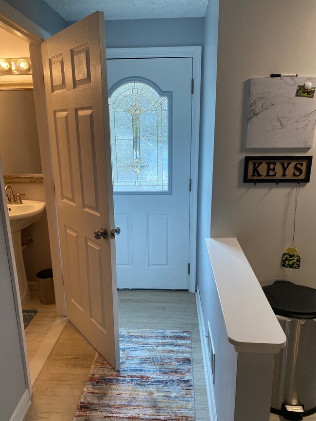 Entry way - 8094 Grandview Ct