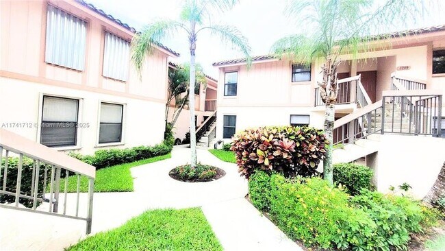 Foto del edificio - 3355 Jaywood Terrace