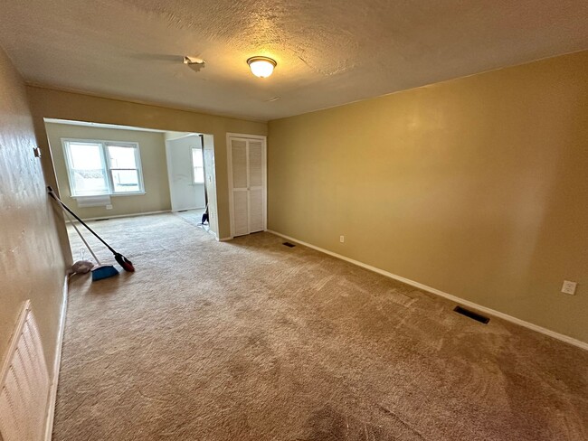 Foto del edificio - Downstairs 2 bed 1 bath duplex in South OKC