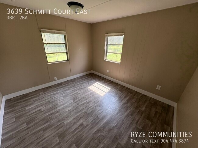 Foto del edificio - 3639 Schmitt Ct E