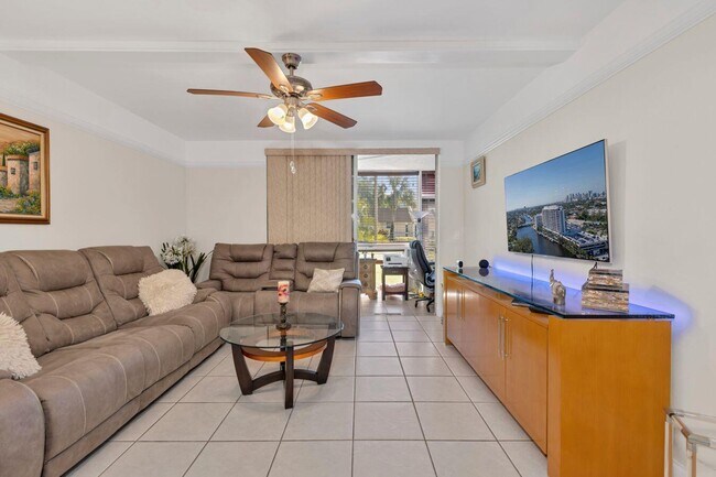 Foto del edificio - 6850 Royal Palm Blvd