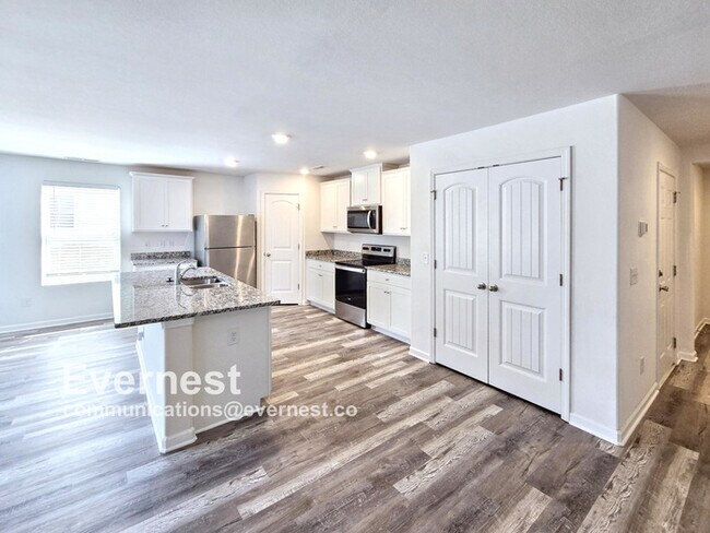 Foto del edificio - 4039 Meredith Woods Ln