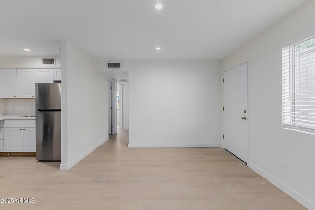 Foto del edificio - 936 W Rio Salado Pkwy