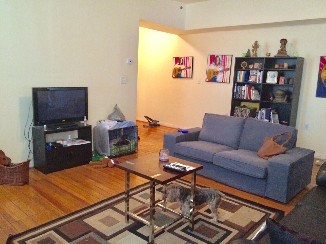 Área de estar -pic 1 - 2216 Parkwood Ave