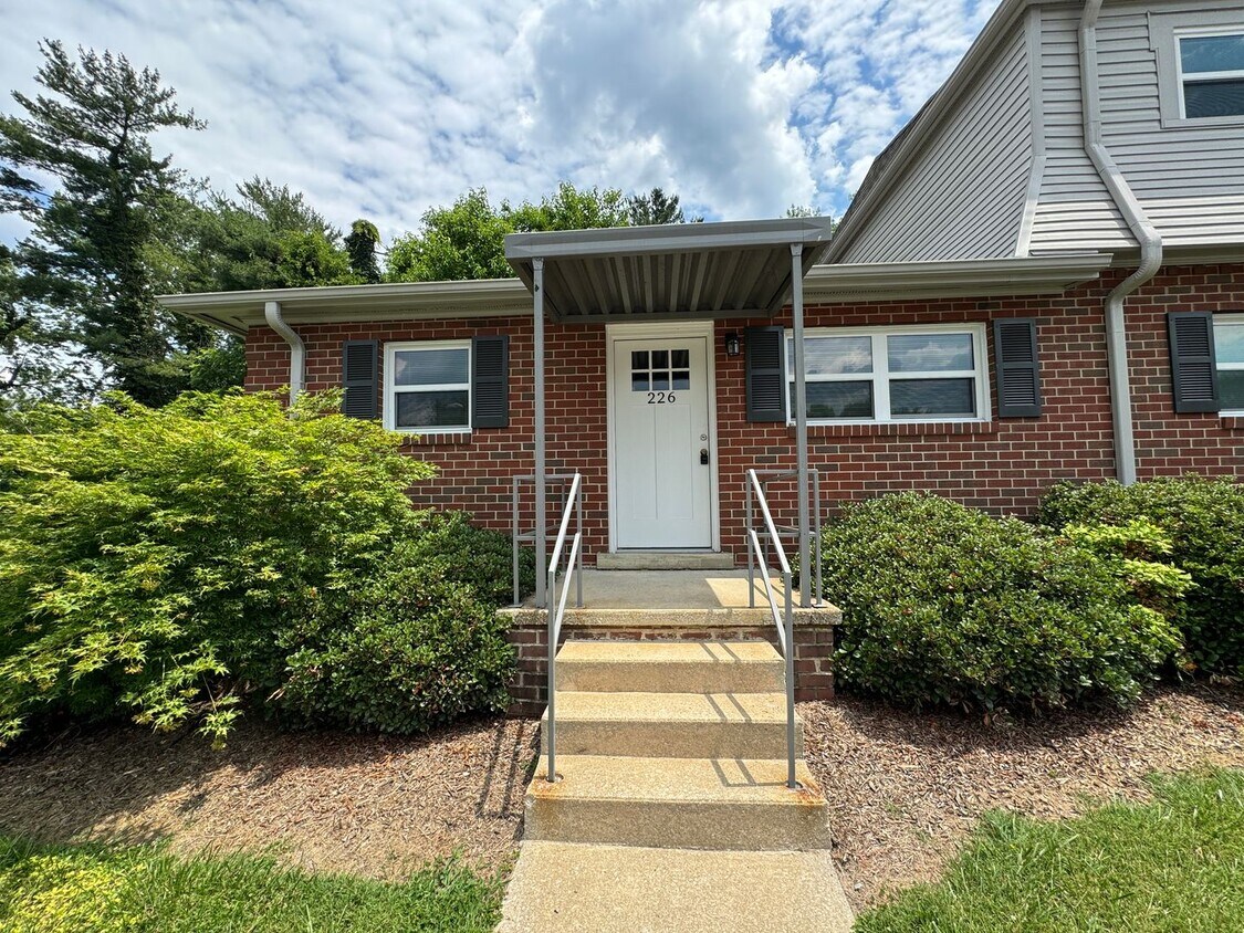 Primary Photo - 226 Mayberry Ave